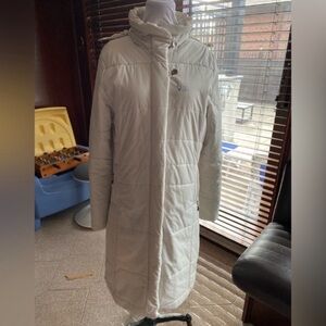 Chlorophylle White Puffer Coat GUC - size XL but fits smaller size M